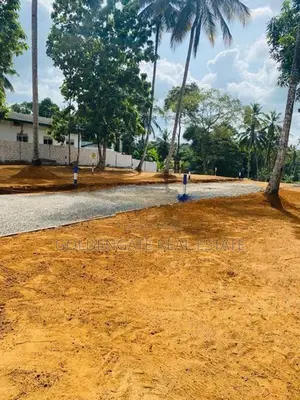 Kadawatha නගරයෙන් ගණේමුල්ල බස් පාරට 500m දුරින් පර්චස් 6,7 ඉඩම් විකිණී