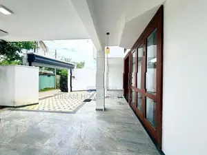 Luxury 6-Bedroom House for Sale in Akuregoda