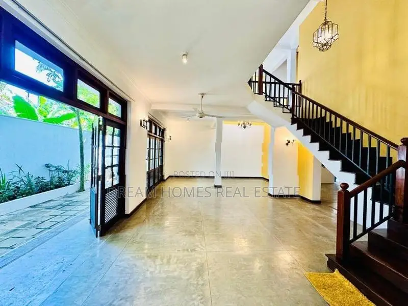 Luxury House for Sale on 16.5 Perches – Mirihana