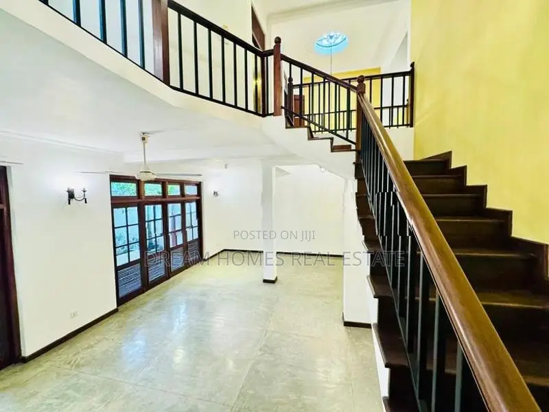 Luxury House for Sale on 16.5 Perches – Mirihana