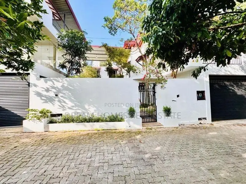 Luxury House for Sale on 16.5 Perches – Mirihana