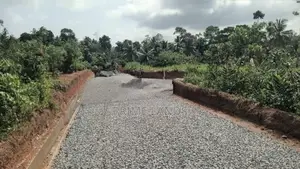 අලුත්වල මීඩියාගොඩ පුධාන පාරට මුහුණලා බිම් කොටස්
