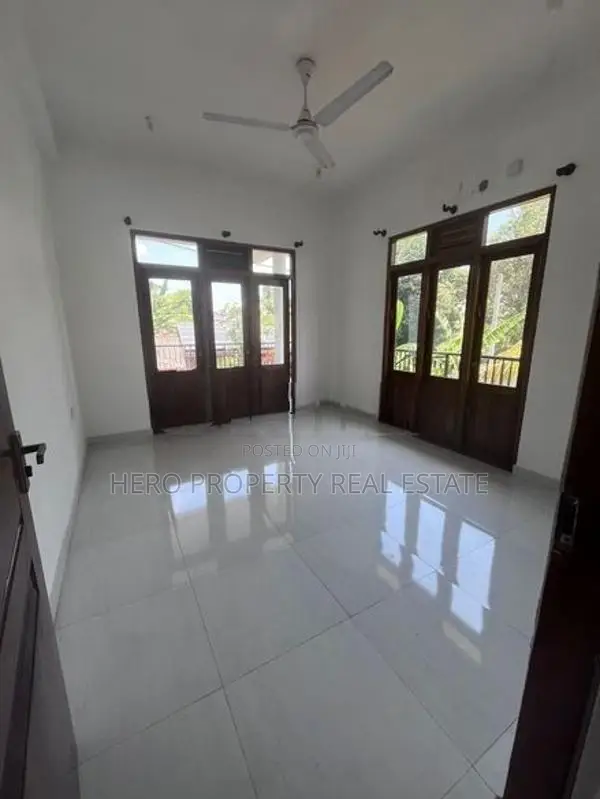 HJR100 - Three Storey Elegant House for Rent in Kiribathgoda