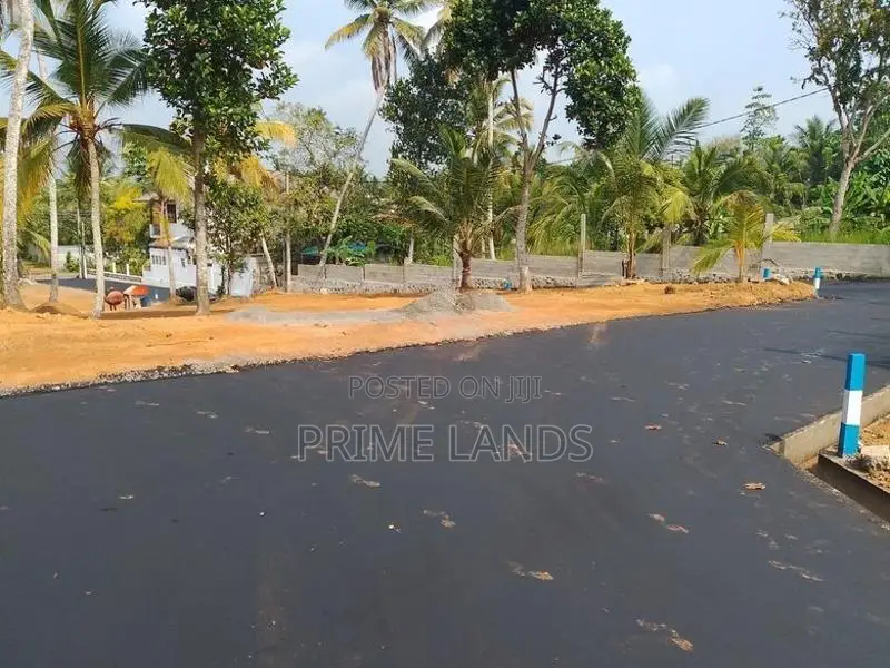 ගාල්ල බද්දෙගම පුධාන පාරට මුහුණලා ඉඩමක්