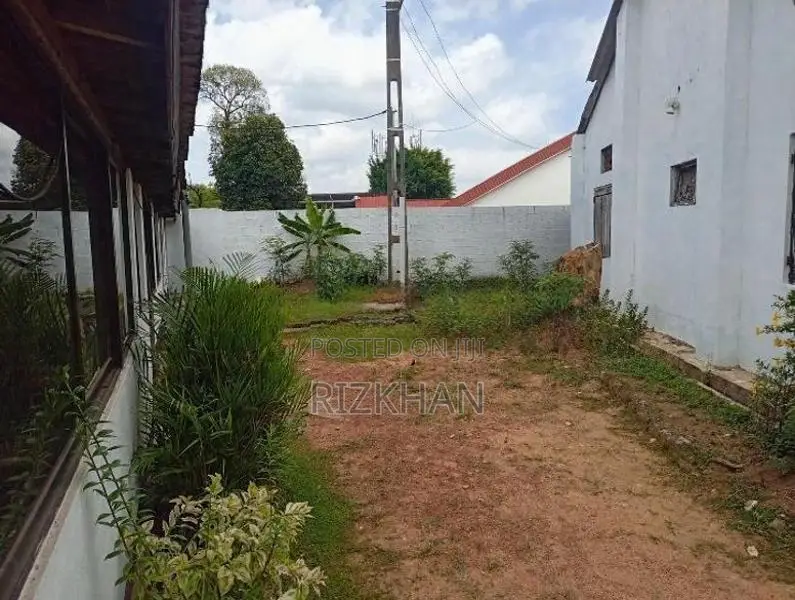 Prime Commercial Warehouse With Land For Sale – Kelaniya