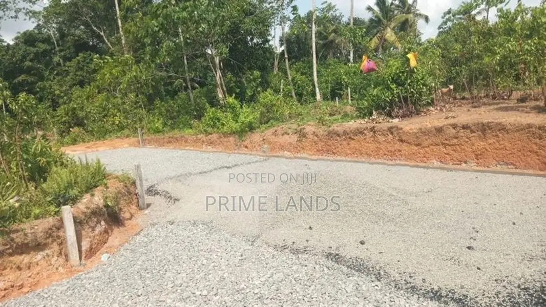 අලුත්වල මීඩියාගොඩ පුධාන පාරට මුහුණලා බිම් කොටස්