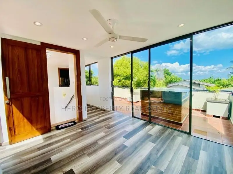 HCS074- Elegant Luxurious House for Sale in Moratuwa