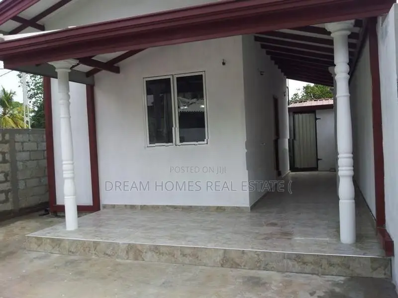 Small House for Sale in Panagoda