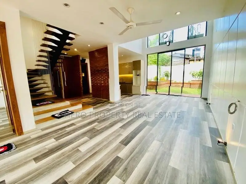HCS074- Elegant Luxurious House for Sale in Moratuwa