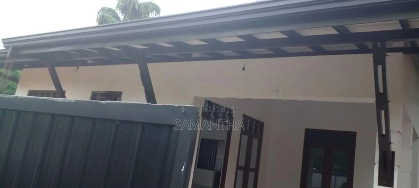 Athurugiriya - Godagama near highlevel road brand new house for sale .