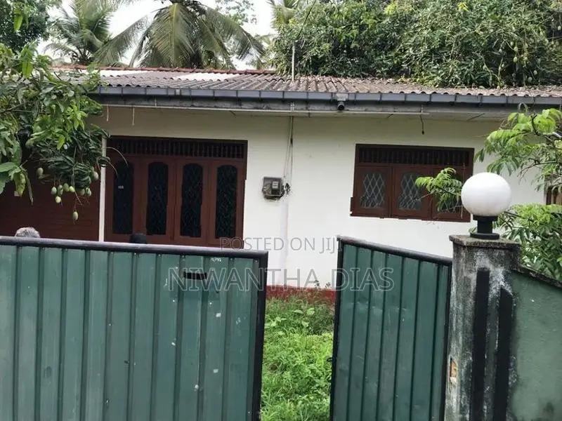 Fully Equipped House with on 10 Perch Land for Sale in Bandaragama