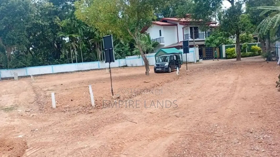 Walking Distance to Colombo 5 Kurunegala Road Ekala Land