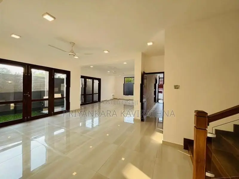 ගෝනපලින් සුකෝපබෝගී අලුත්ම දෙමහල් නිවසක් විකිනීමට