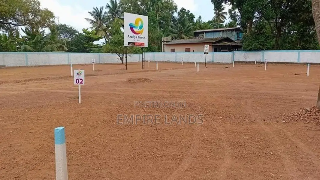 Minuwangoda RD Walking Distance to Colombo 5 Kurunegala Road Ekala