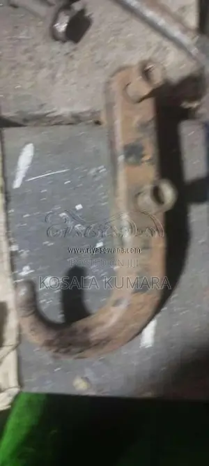 Chassis hook for SUV