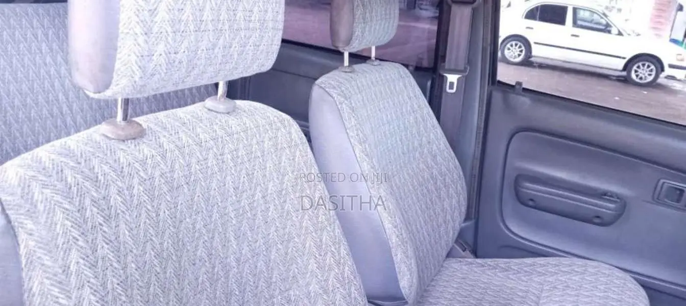 Toyota Hilux 166R 4WD 2004 Pickup (Used)