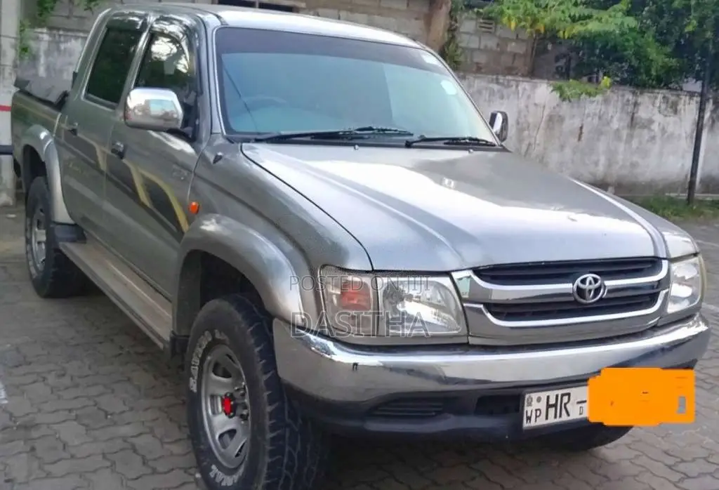 Toyota Hilux 166R 4WD 2004 Pickup (Used)