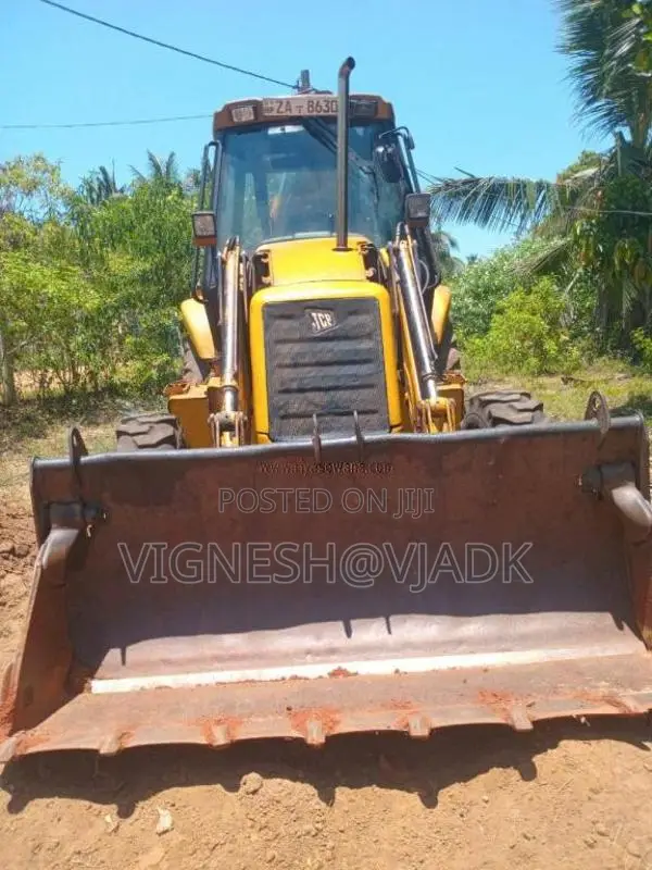 JCB 3CX 2001 Heavy-Duty (Used)