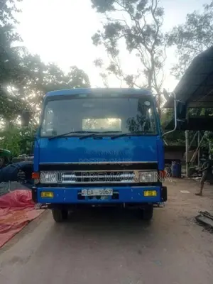 Mitsubishi Self Loader 2005 Heavy-Duty (Used)