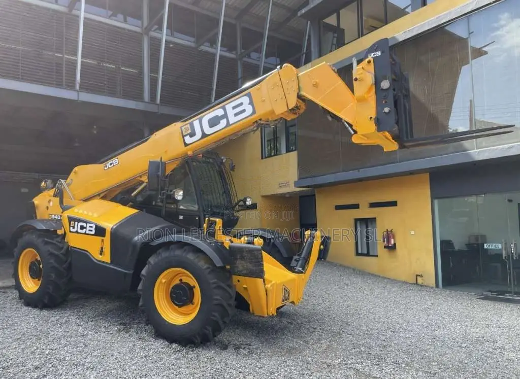 JCB 540-140 Hi-Viz Telehandler 2017 Heavy-Duty (Used)
