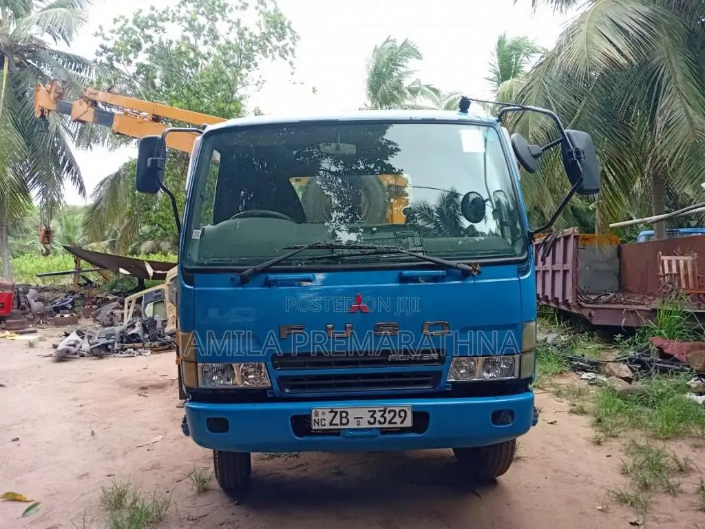 Mitsubishi 5 Ton Crane 1993 Heavy-Duty (Used)