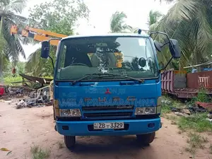 Mitsubishi 5 Ton Crane 1993 Heavy-Duty (Used)