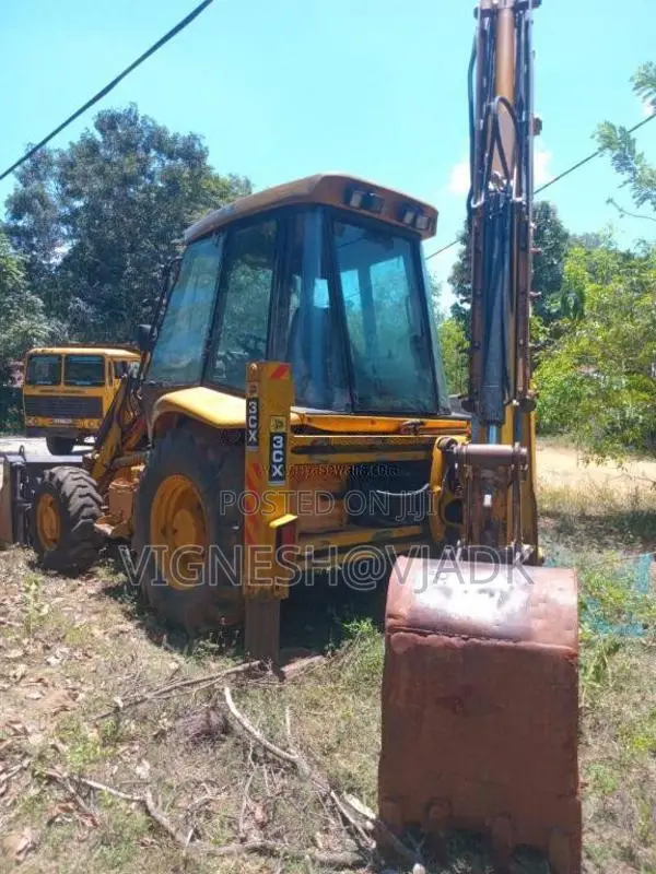 JCB 3CX 2001 Heavy-Duty (Used)