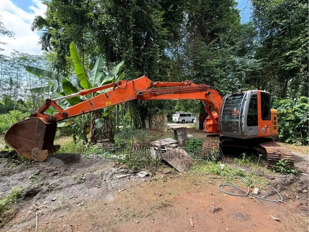 Hitachi Excavator Zaxis 135 2012 Heavy-Duty (Used)