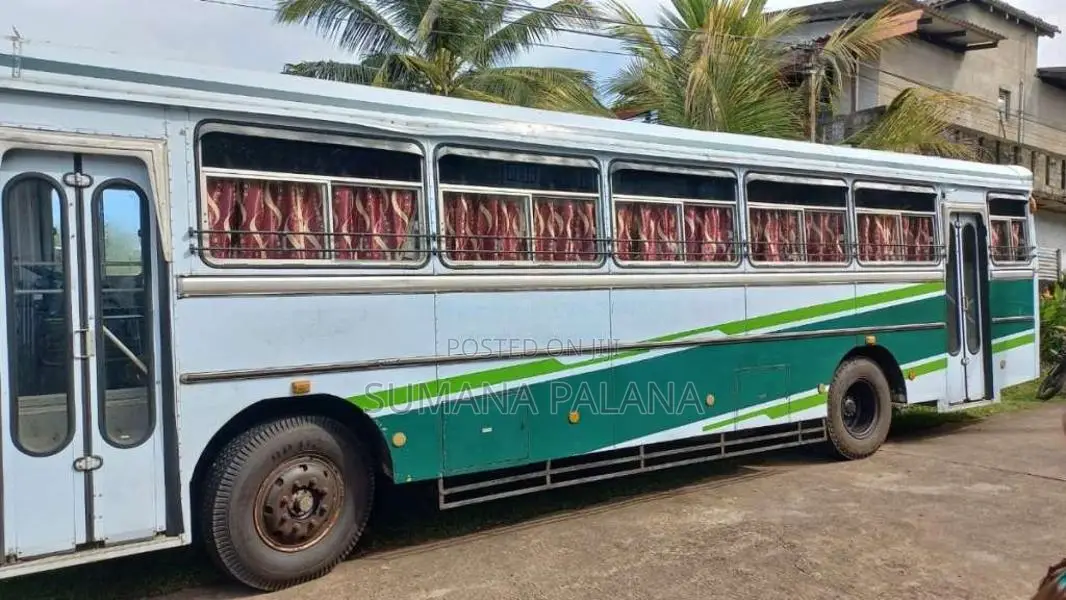 Eicher Skyline 2017 Bus (Used)