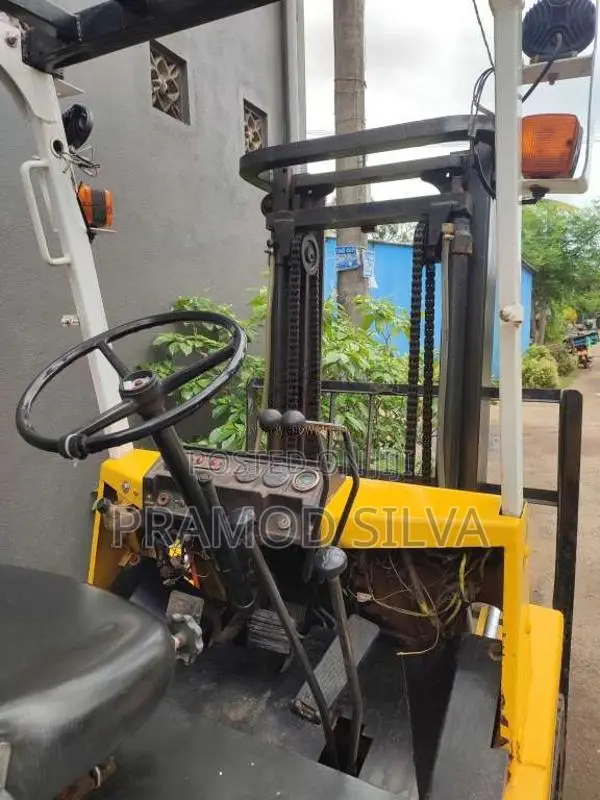 Toyota Forklift 2006 Heavy-Duty (Used)