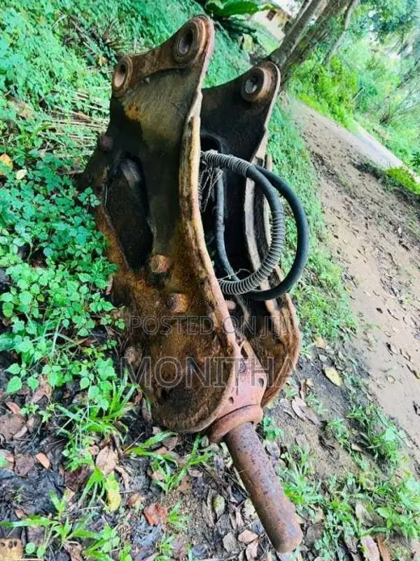 Kobelco Excavator 2002 Heavy-Duty (Used)