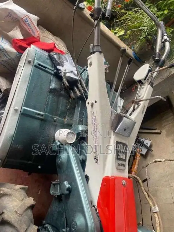 Kubota K700 2001 Tractor (Used)