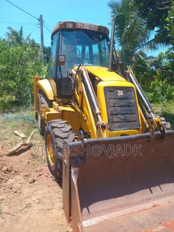 JCB 3CX 2001 Heavy-Duty (Used)