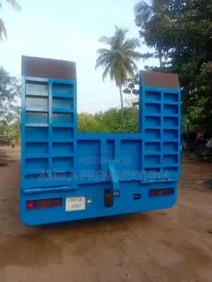 Mitsubishi Self Loader 2005 Heavy-Duty (Used)
