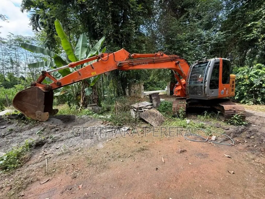 Hitachi Excavator Zaxis 135 2012 Heavy-Duty (Used)
