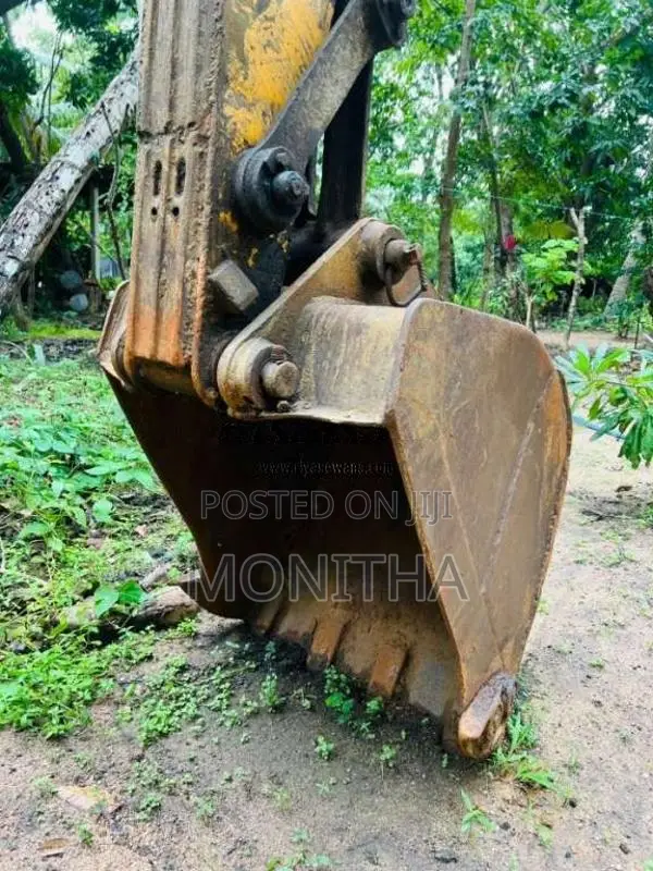 Kobelco Excavator 2002 Heavy-Duty (Used)