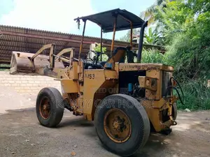 Mitsubishi Loader 1999 Heavy-Duty (Used)