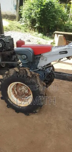 Kubota K700 2005 Tractor (Used)