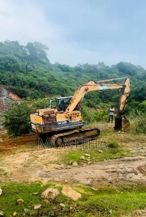 Kobelco Excavator 2002 Heavy-Duty (Used)