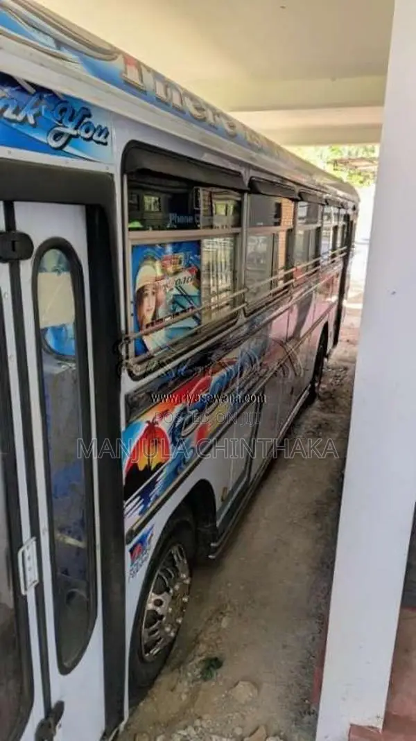 Ashok-Leyland Viking 2011 Bus (Used)