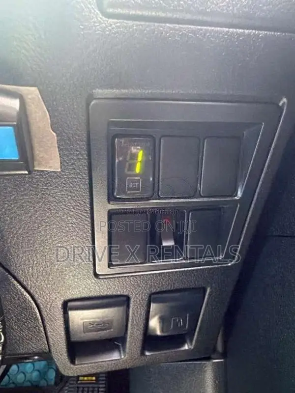 Toyota Hilux 2017 Pickup (Used)