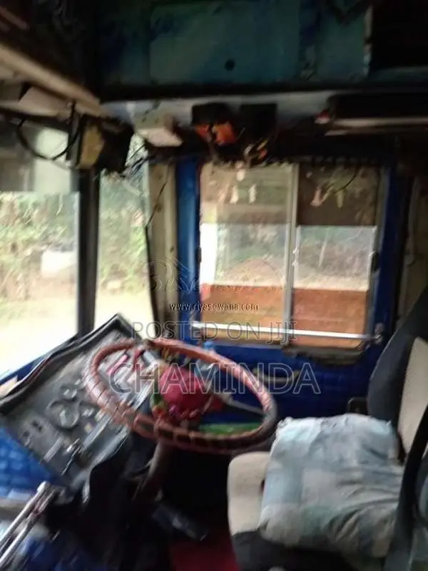 Ashok-Leyland Viking 2002 Bus (Used)