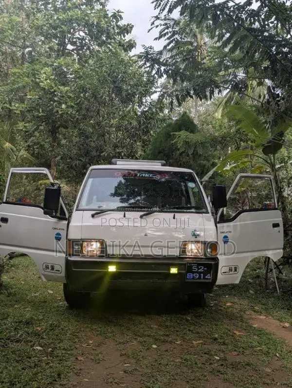 Mitsubishi PO5 1992 Van (Used)