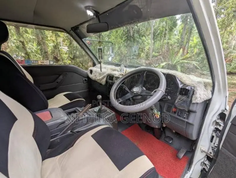 Mitsubishi PO5 1992 Van (Used)