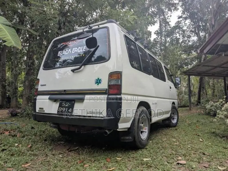 Mitsubishi PO5 1992 Van (Used)