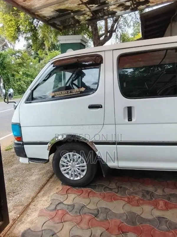 Toyota Dolphin 113 1994 Van (Used)