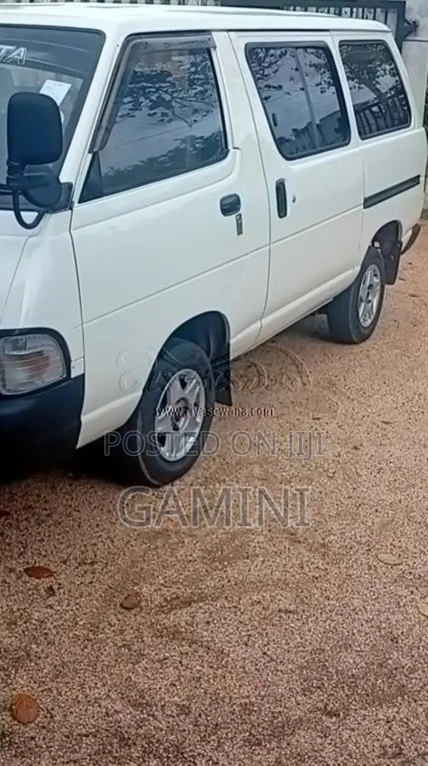 Toyota CR27 1994 Van (Used)