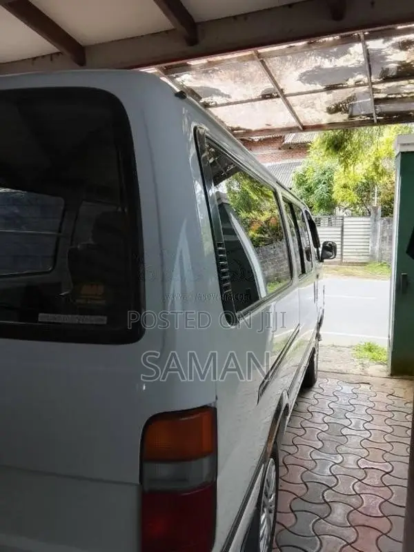 Toyota Dolphin 113 1994 Van (Used)