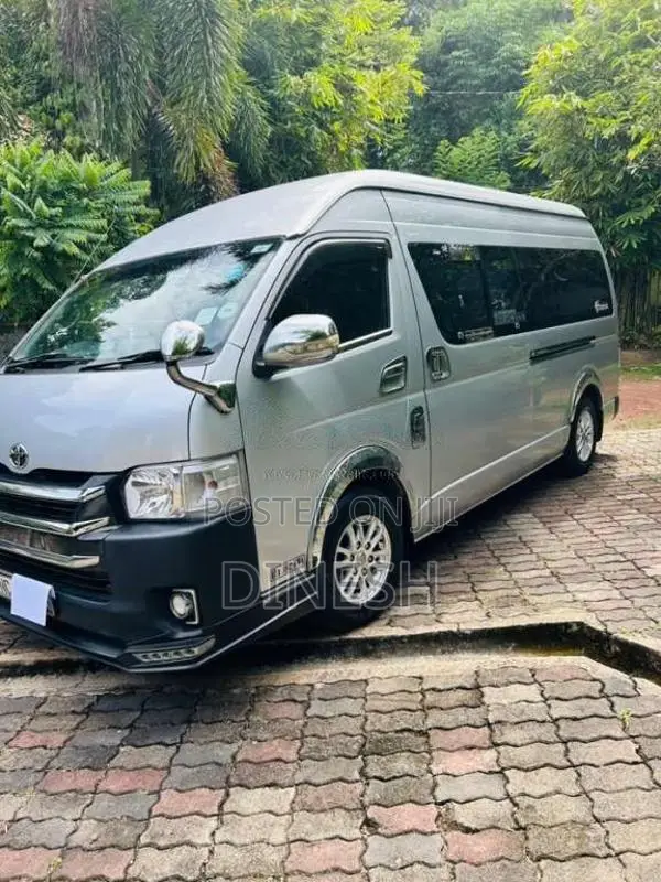 Toyota KDH 2010 Van (Used)