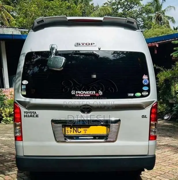 Toyota KDH 2010 Van (Used)